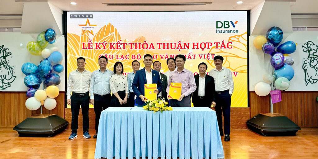 Tập đoàn Bảo hiểm DBV và Câu lạc bộ Sao Vàng Đất Việt chính thức ký kết thỏa thuận hợp tác chiến lược (MOU) vào ngày 05/06/2025. Sự kiện này đánh dấu một cột mốc quan trọng, mở ra những cơ hội hợp tác sâu rộng và mang lại nhiều lợi ích thiết thực cho cộng đồng doanh nghiệp tiêu biểu Việt Nam.