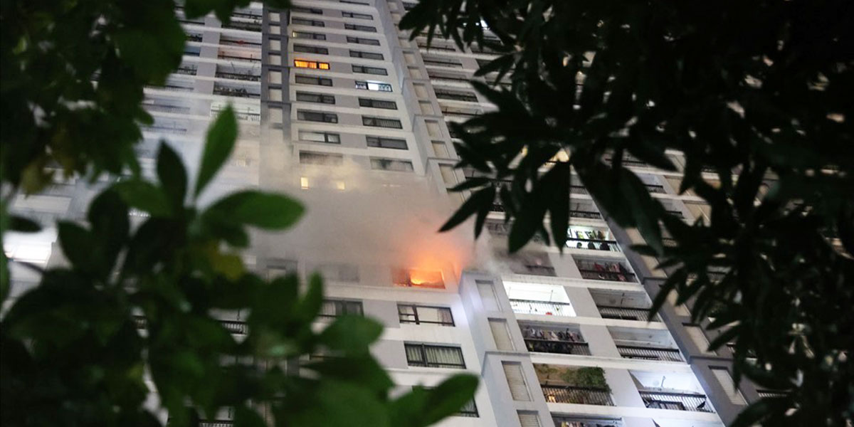 Nghị định 105/2025 có hiệu lực từ 1/7/2025, quy định 44 nhóm cơ sở bắt buộc mua bảo hiểm cháy nổ với tiêu chí nghiêm ngặt hơn, đặc biệt hạ từ 7 tầng xuống 5 tầng đối với chung cư.