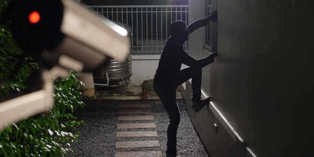 Bảo hiểm trộm cướp giúp bảo vệ tài sản cá nhân, gia đình và doanh nghiệp trước nguy cơ bị trộm cắp, cướp giật với quyền lợi bồi thường minh bạch, kịp thời. Sản phẩm tuân thủ đúng quy tắc bảo hiểm và quy định pháp luật hiện hành, cam kết bảo vệ an toàn tài chính cho mọi khách hàng.