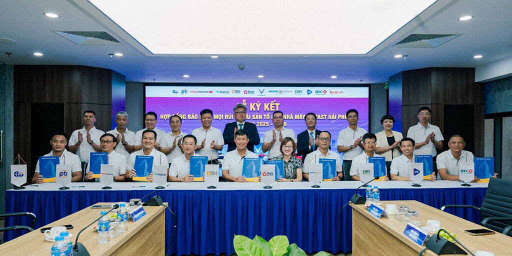 DBV ký hợp đồng bảo hiểm trị giá 3 tỷ USD với Nhà máy Vinfast Hải Phòng, cung cấp giải pháp bảo hiểm toàn diện cho dự án sản xuất ô tô lớn nhất Việt Nam, đồng hành cùng Vinfast trong phát triển bền vững và an toàn sản xuất.