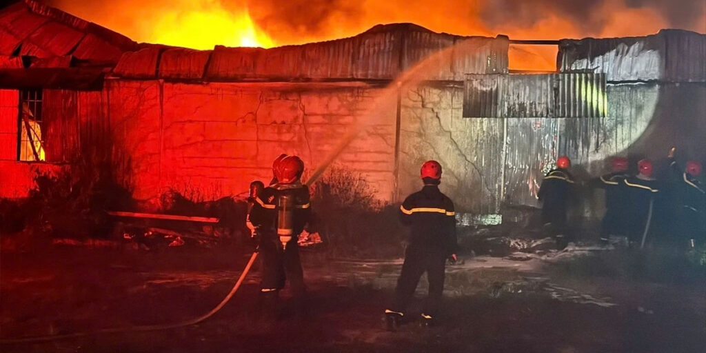 Bảo hiểm hỏa hoạn và các rủi ro đặc biệt DBV giúp bảo vệ toàn diện tài sản doanh nghiệp, tổ chức và cá nhân trước mọi nguy cơ như cháy, nổ, thiên tai hay hành động phá hoại. Sản phẩm tuân thủ chặt chẽ quy định pháp luật, quy trình bồi thường minh bạch, nhanh chóng và tối ưu quyền lợi cho khách hàng. Chọn bảo hiểm hỏa hoạn DBV để an tâm phục hồi thiệt hại, ổn định sản xuất và kinh doanh.